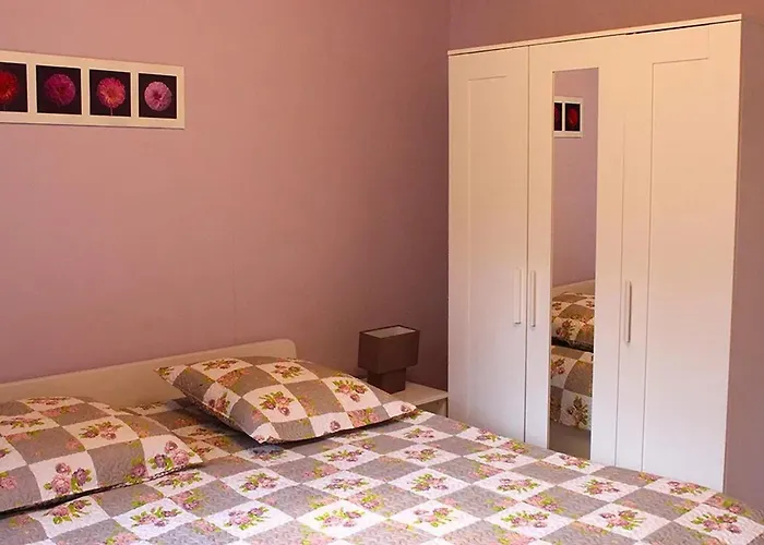 Holiday home Spacious Family House In Haut-fays, 250 M² With Garden *